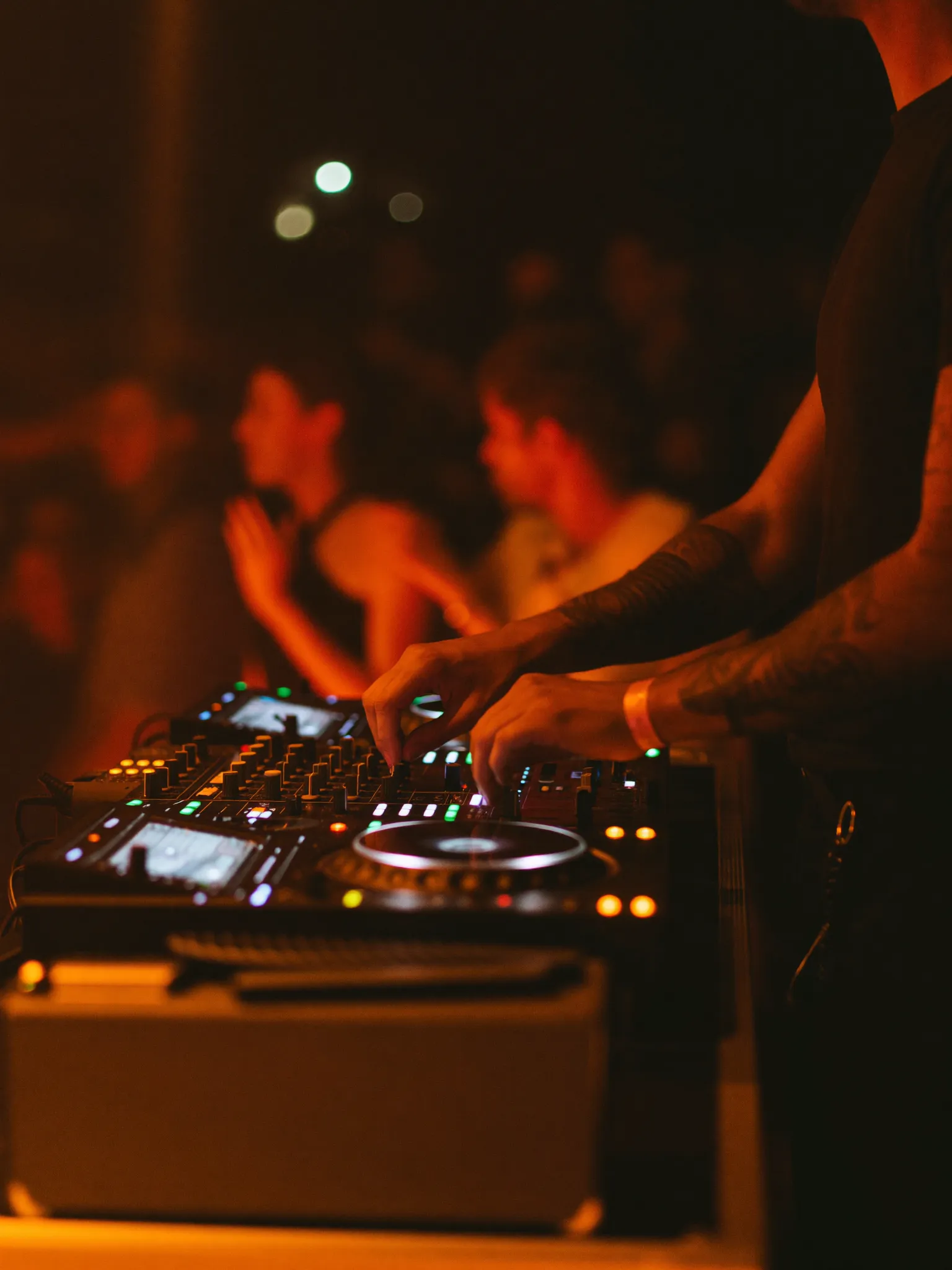DJs